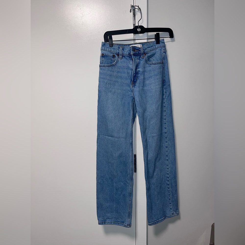 Abercrombie & Fitch- The 90s Relaxed Blue Jean